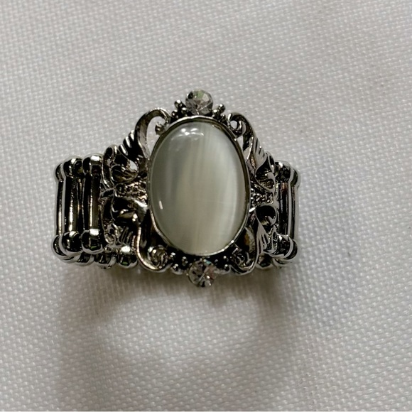 Silver Tone Stretch Ring With Light Colored Stone & 2 Rhinestones Women's OS - Picture 3 of 3